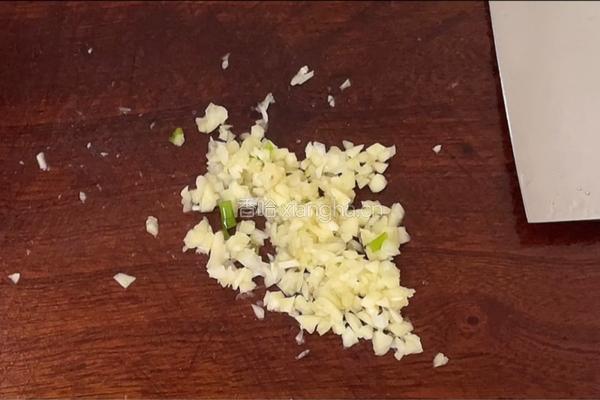 肉丸子炒小芥菜的做法图解1