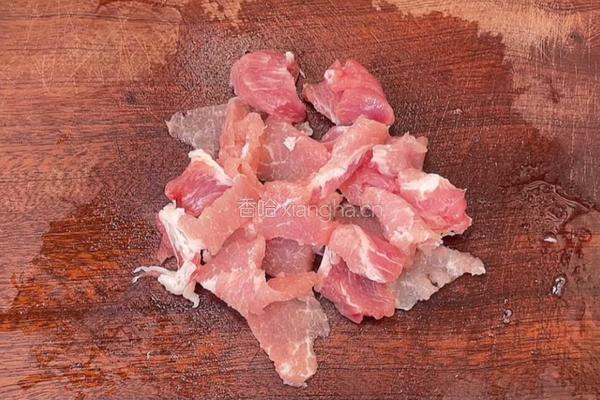 雪梨炖肉的做法图解1