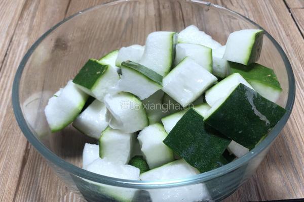 豆腐炖冬瓜的做法图解2