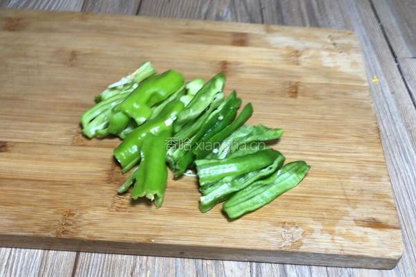 青椒洋葱炒牛肉的做法图解2
