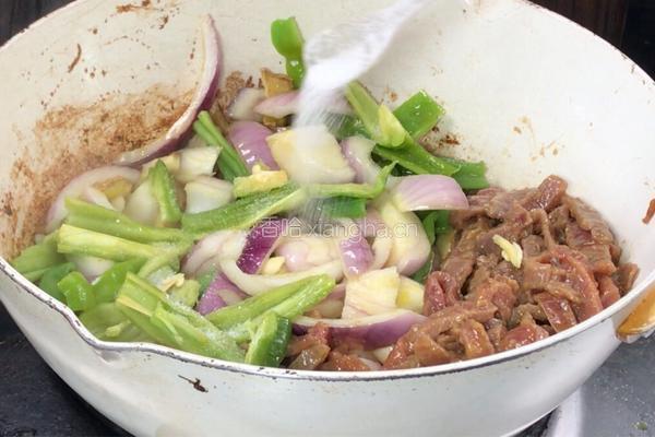 青椒洋葱炒牛肉的做法图解8