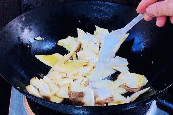 杏鲍菇炒苕叶的做法图解5