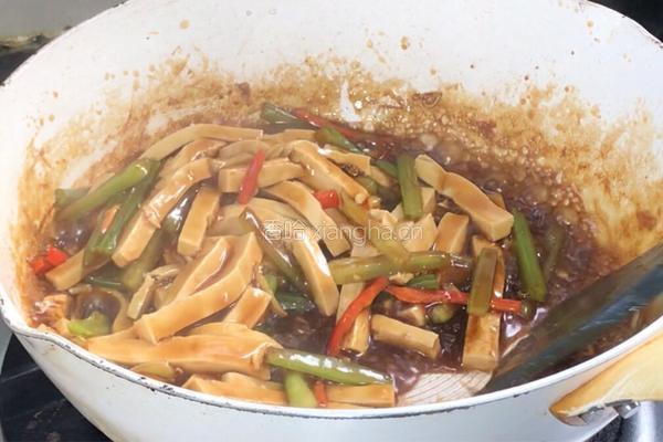 芹菜炒豆腐干的做法图解9