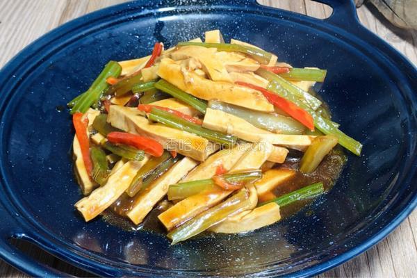 芹菜炒豆腐干的做法图解10