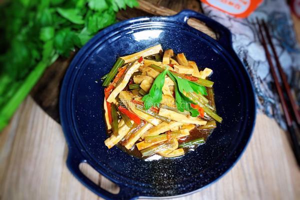 芹菜炒豆腐干的做法图解12