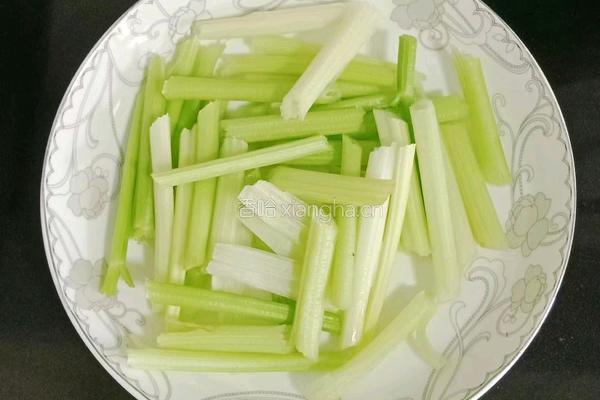 芹菜香干炒肉丝的做法图解4