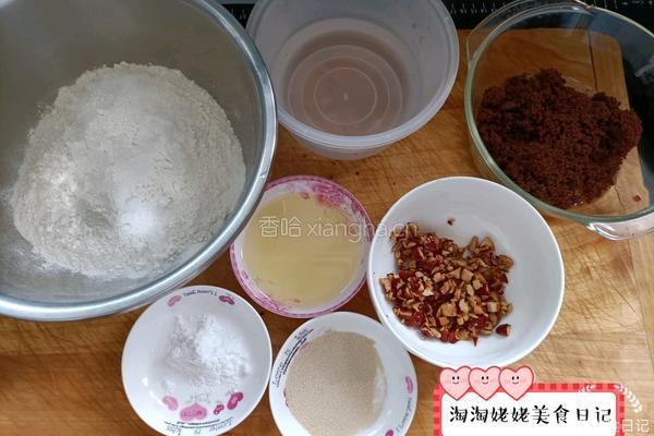 开花红糖红枣馒头的做法图解1