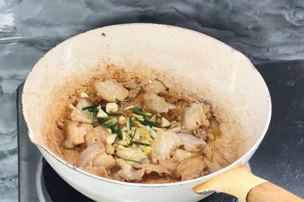 五花肉炒西兰花的做法图解8