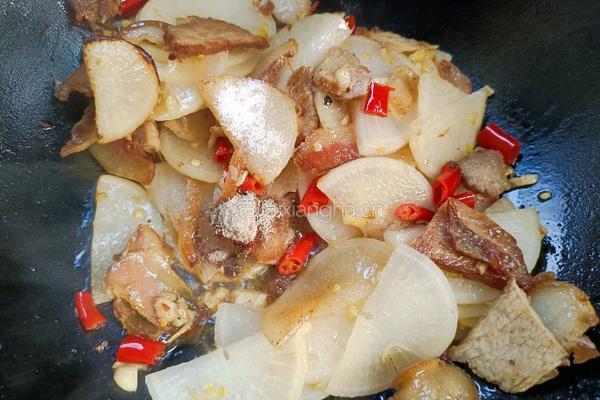 回锅肉炒白萝卜的做法图解8