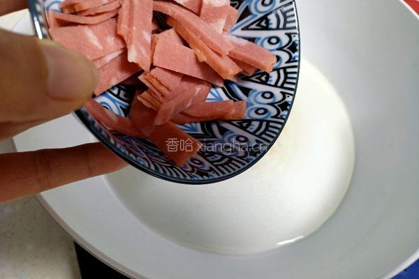 青椒培根炒蟹味菇的做法图解9