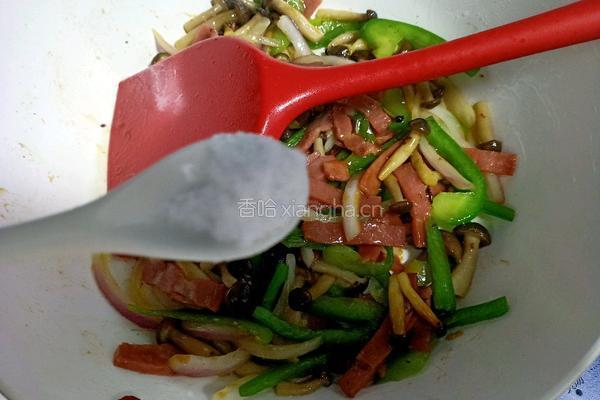 青椒培根炒蟹味菇的做法图解14