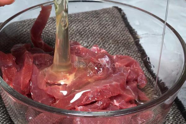 双椒炒牛肉的做法图解2