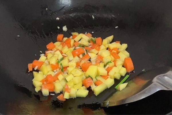 胡萝卜土豆丁的做法图解5
