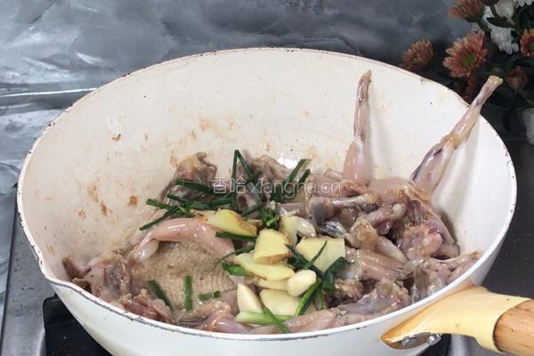 酱香田鸡的做法图解6