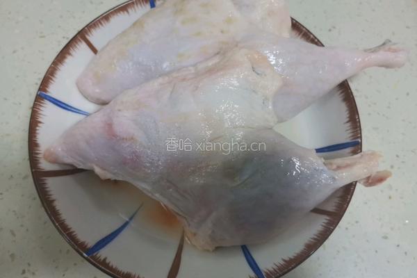 香酥鸭腿的做法图解1