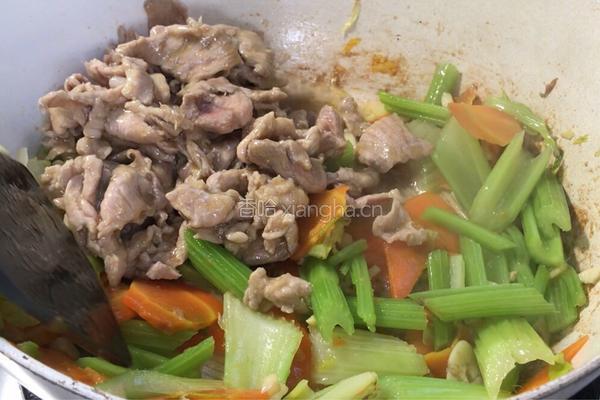 芹菜炒牛肉的做法图解9