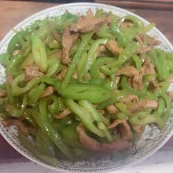 李氏青椒炒肉丝的做法[图]