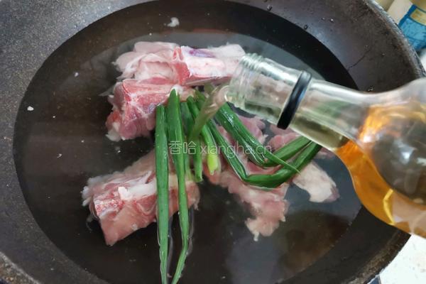 排骨土豆炖豆角的做法图解4