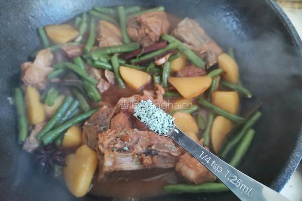 排骨土豆炖豆角的做法图解12