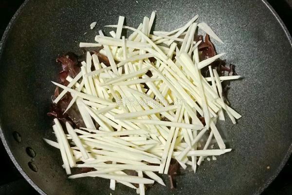 茭白炒肉丝的做法图解9