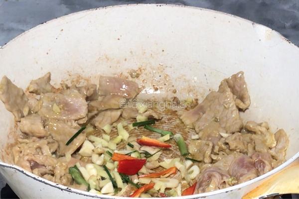 平菇炒肉的做法图解5