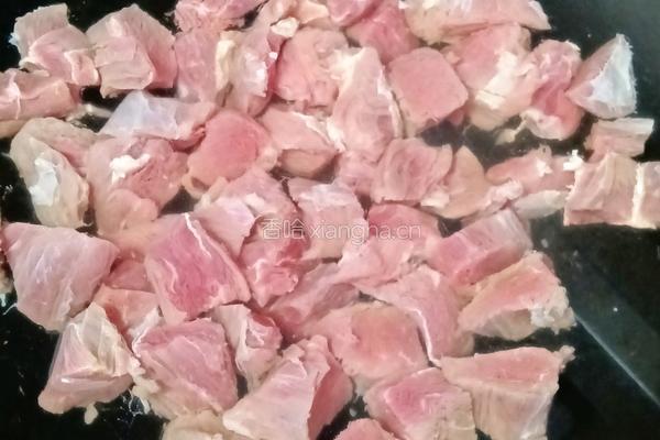 牛肉炖土豆的做法图解1