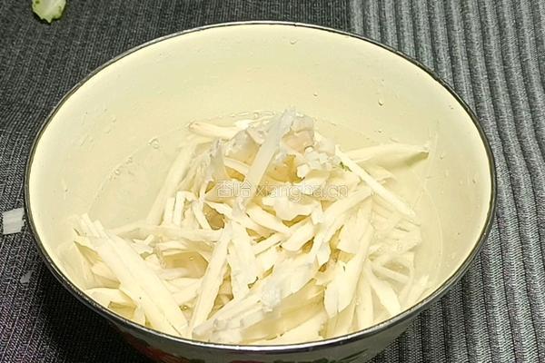 酸辣藕丝的做法图解1