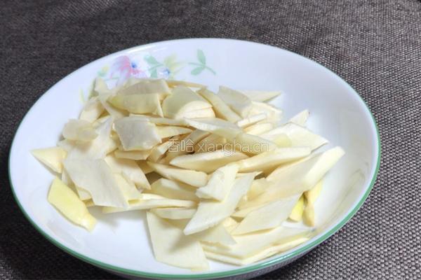 蒜香茭白的做法图解1