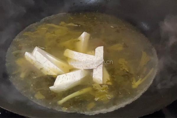 老坛酸菜面的做法图解3