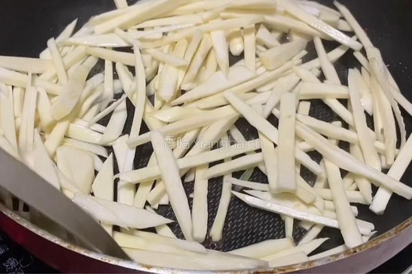 茭白炒鸡蛋的做法图解3