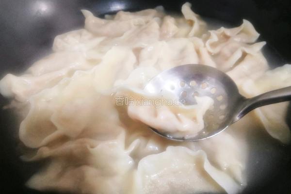 煮冷冻饺子不沾锅的方法的做法图解4