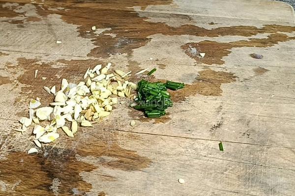 辣椒炒霉豆渣的做法图解3