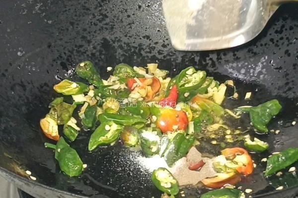辣椒炒霉豆渣的做法图解5