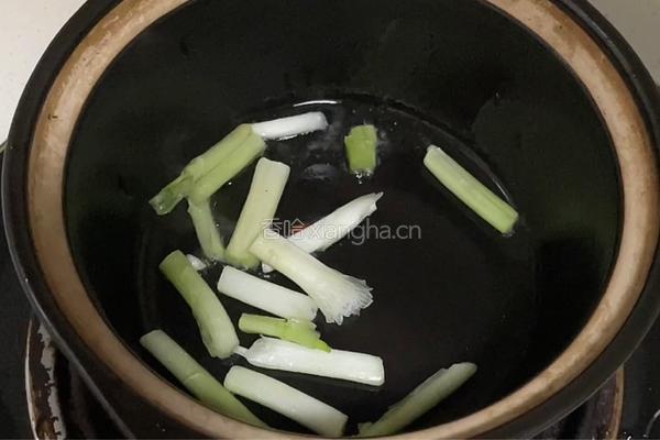番茄虾仁菇汤的做法图解2