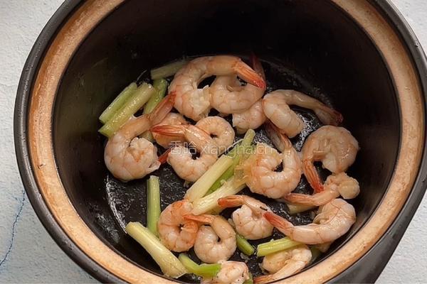 番茄虾仁菇汤的做法图解4