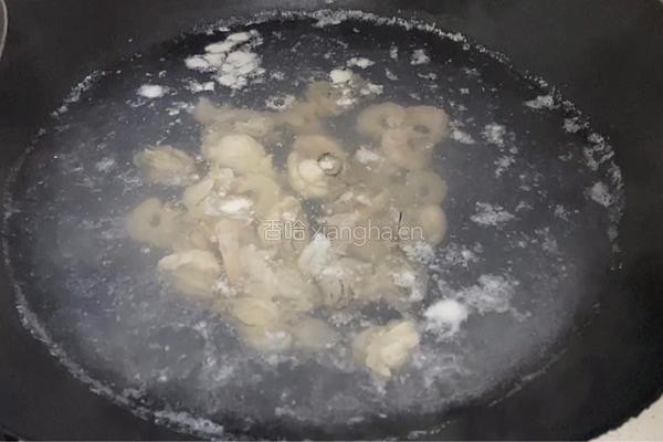 海鲜刀削面的做法图解2
