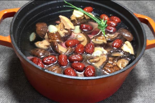 红枣香菇豚汤的做法图解5