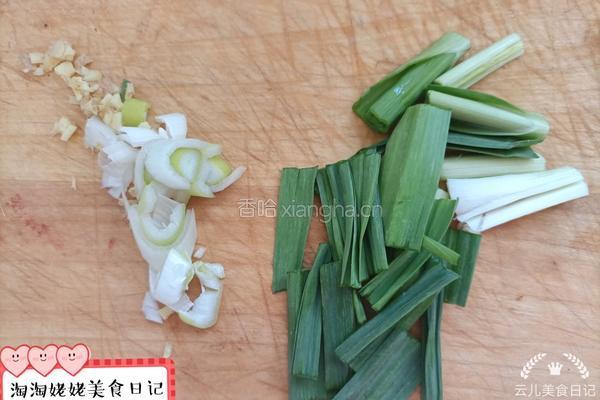 干锅酱焖土豆片的做法图解1
