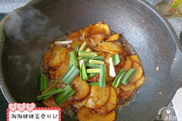 干锅酱焖土豆片的做法图解10