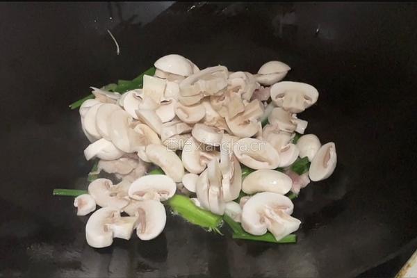 肉片炒蘑菇的做法图解6