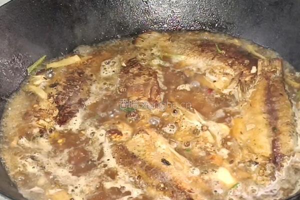 麻辣小鲫鱼的做法图解7