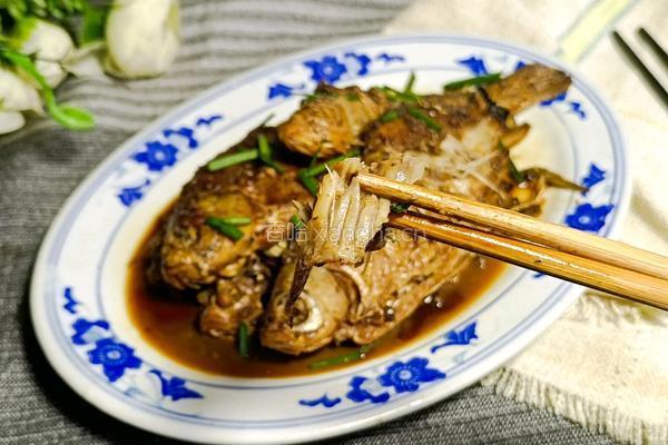 麻辣小鲫鱼的做法图解10