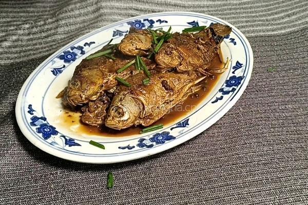 麻辣小鲫鱼的做法图解9