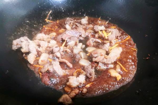 木耳辣椒炒肉的做法图解4