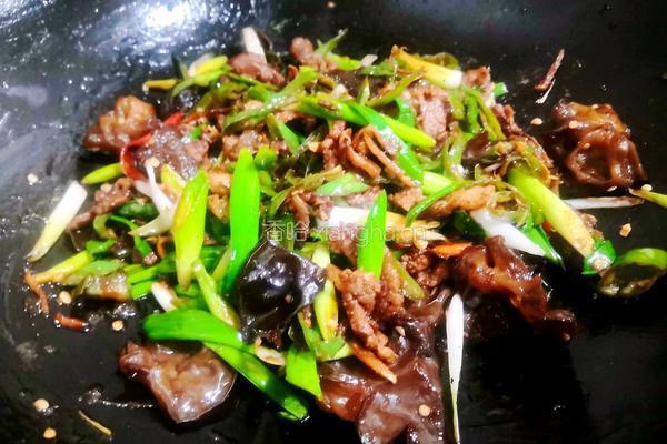 木耳辣椒炒肉的做法图解9