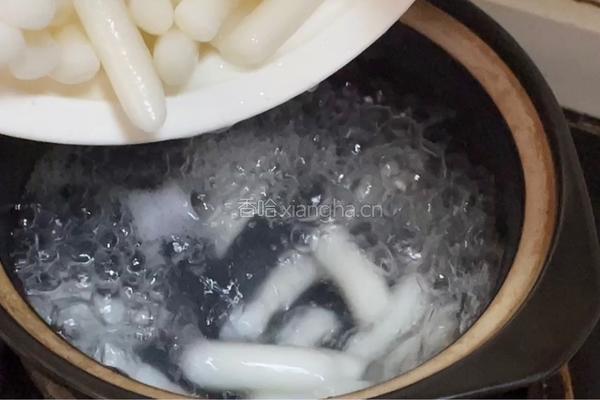 麻辣年糕的做法图解1