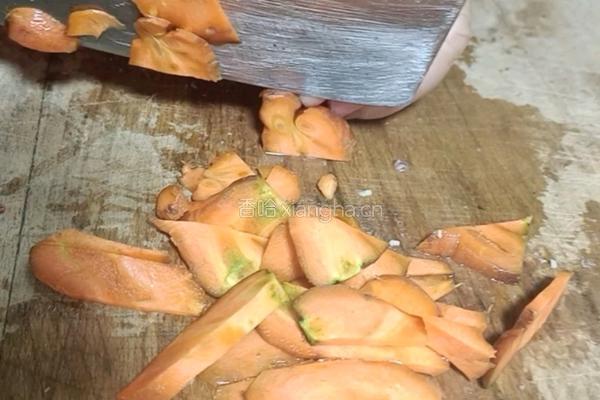 黄瓜胡萝卜炒肉片的做法图解3