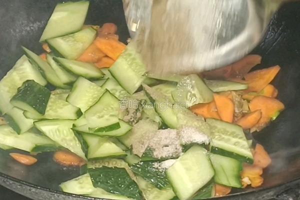 黄瓜胡萝卜炒肉片的做法图解8