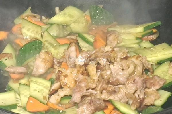 黄瓜胡萝卜炒肉片的做法图解9