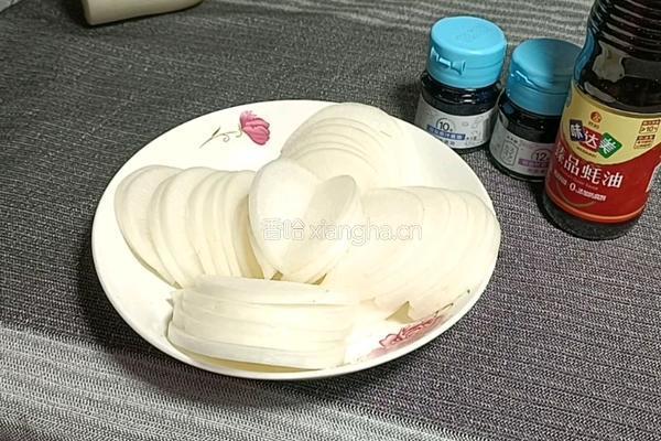 清蒸萝卜的做法图解1